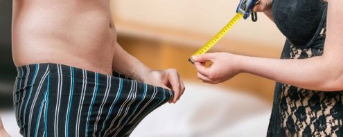 Unha muller mide a lonxitude dun home dun membro